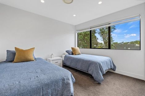 Photo of property in 52 Walton Street, Red Beach, 0932