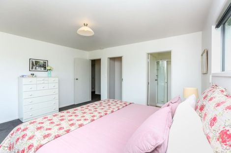 Photo of property in 9 Settlers Close, Whalers Gate, New Plymouth, 4310