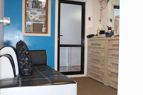 Photo of property in 8 Hatherley Place, Clendon Park, Auckland, 2103