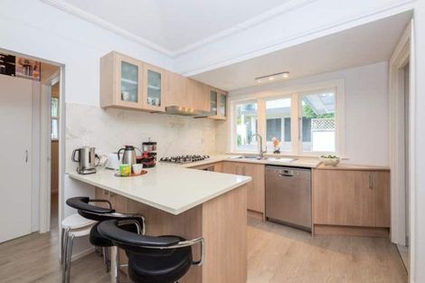 Photo of property in 1/28 Rangitoto Terrace, Milford, Auckland, 0620