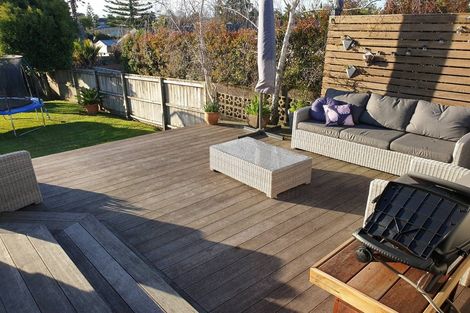 Photo of property in 33 Vodanovich Road, Te Atatu South, Auckland, 0610