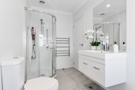 Photo of property in 2/28 Garnett Avenue, Forest Lake, Hamilton, 3200