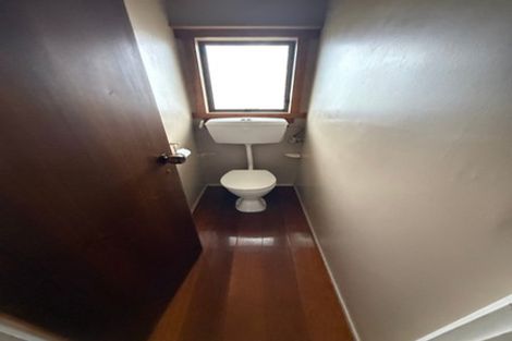 Photo of property in 2/521 Glenfield Road, Glenfield, Auckland, 0629