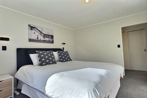 Photo of property in 18 Reeves Street, Waikanae Beach, Waikanae, 5036