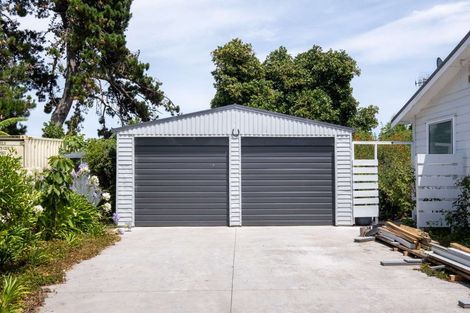 Photo of property in 104 Ferry Road, Clive, 4102