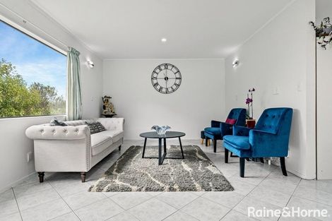 Photo of property in 2/35 Topliss Drive, Northcross, Auckland, 0632