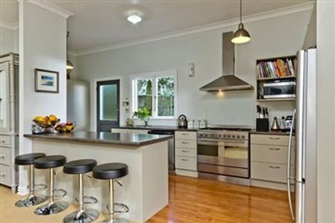 Photo of property in 13 Eastvale Close, Greenhithe, Auckland, 0632