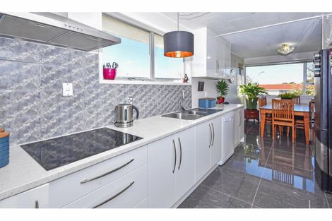 Photo of property in 14 Damian Way, Weymouth, Auckland, 2103