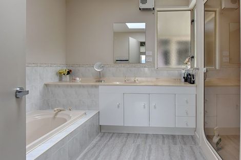 Photo of property in 15 Aotea Crescent, Gore, 9710