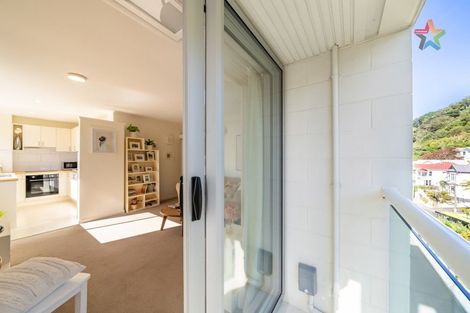 Photo of property in Grosvenor Flats, 19 Cottleville Terrace, Thorndon, Wellington, 6011