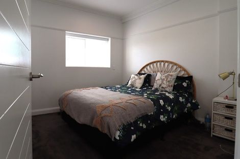 Photo of property in Fountain Court Flats, 48 Oriental Parade, Oriental Bay, Wellington, 6011