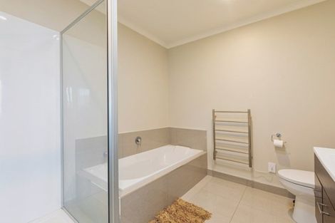Photo of property in 41 Hollowout Street, Takanini, 2112