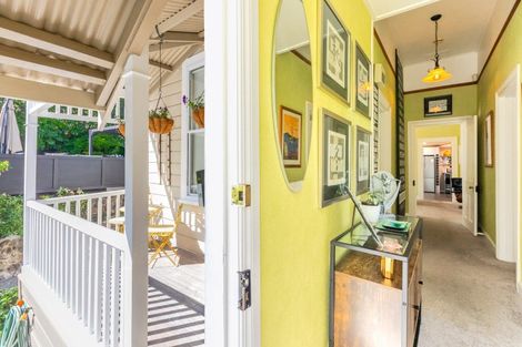 Photo of property in 27 Main Street, Hospital Hill, Napier, 4110