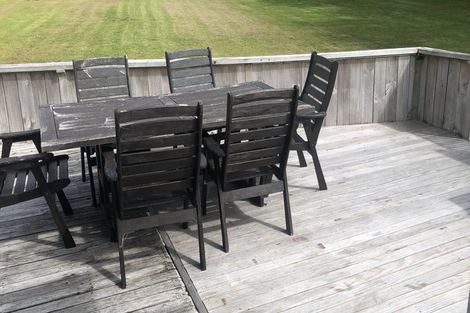 Photo of property in 21 Battle Place, Glenfield, Auckland, 0629