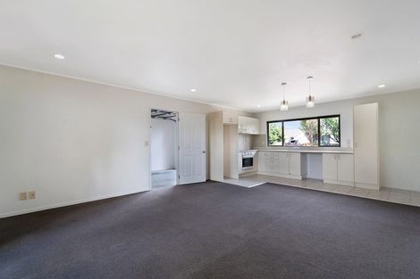 Photo of property in 5/17 Neta Grove, Henderson, Auckland, 0612