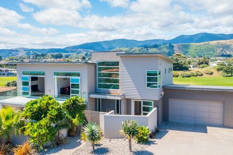 Photo of property in 134 Renown Road, Raumati South, Paraparaumu, 5032