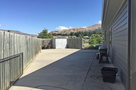 Photo of property in 17 Trevathan Lane, Wanaka, 9305