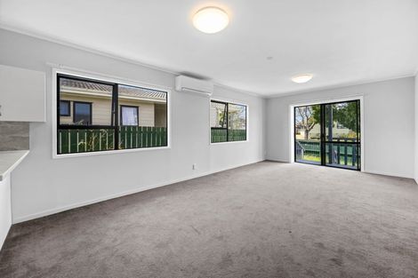 Photo of property in 2/15 Secretariat Place, Randwick Park, Auckland, 2105