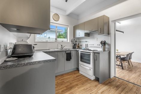 Photo of property in 1/2 Edwards Avenue, Henderson, Auckland, 0610