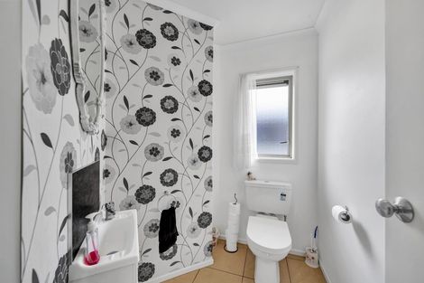 Photo of property in 24 Park Lane, Waitara, 4320