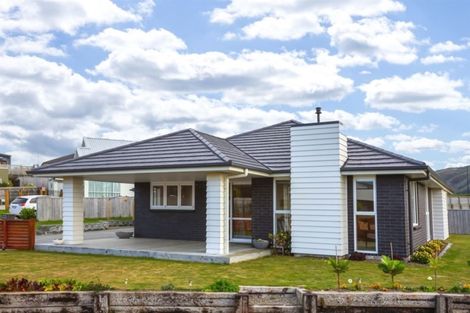 Photo of property in 2 Grace Cove, Aotea, Porirua, 5024