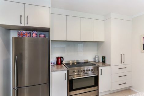 Photo of property in 4 Shepherds Road, Papakura, 2110