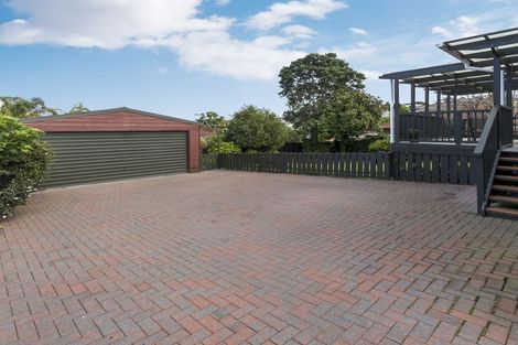 Photo of property in 6 Channing Crescent, Botany Downs, Auckland, 2010