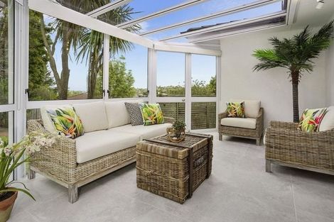 Photo of property in 18 Cottam Grove, Northcross, Auckland, 0632