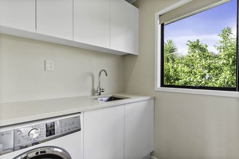 Photo of property in 34 Meadowood Drive, Unsworth Heights, Auckland, 0632