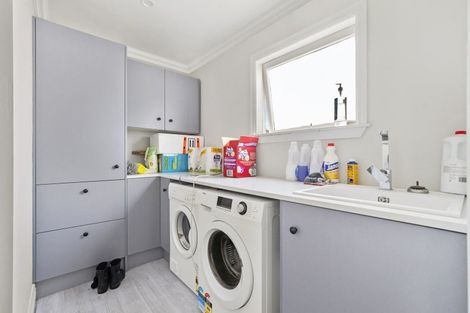 Photo of property in 15 Collingwood Road, Waiuku, 2123