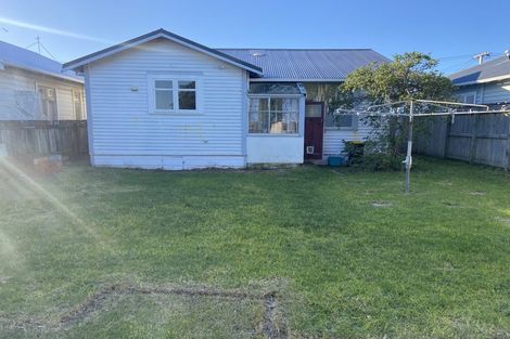 Photo of property in 94 Endeavour Street, Lyall Bay, Wellington, 6022