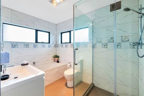 Photo of property in 12 San Casello Rise, Henderson, Auckland, 0612