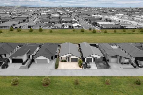 Photo of property in 32 Batty Street, Papamoa Beach, Papamoa, 3118