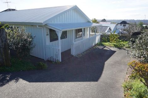 Photo of property in 1/100 Birkdale Road, Birkdale, Auckland, 0626