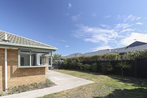 Photo of property in 2 Rue De La Mare, Parklands, Christchurch, 8083