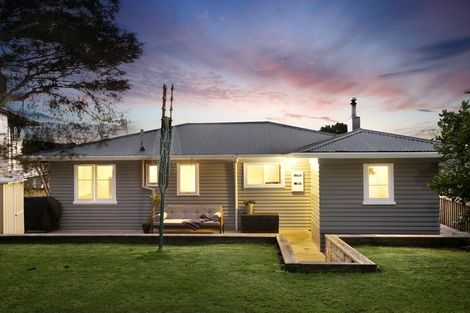 Photo of property in 23 Highland Avenue, Titirangi, Auckland, 0604