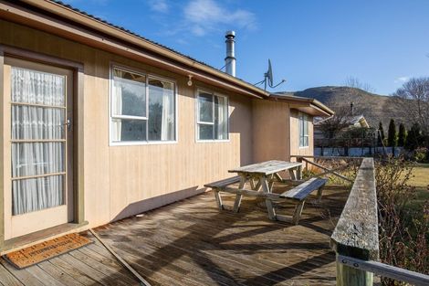 Photo of property in 6 Ormaglade Place, Millers Flat, Roxburgh, 9572