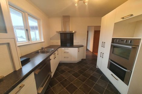 Photo of property in 12 Cron Avenue, Te Atatu South, Auckland, 0610