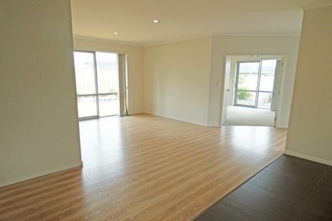 Photo of property in 7 Erceg Way, Rosehill, Papakura, 2113