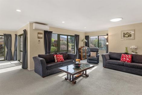 Photo of property in 44 Warwick Drive, Lynmore, Rotorua, 3010