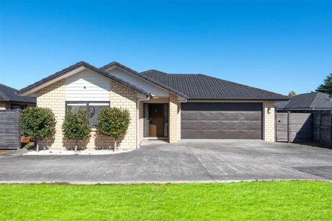 Photo of property in 7 Kahika Grove, Huapai, Kumeu, 0810