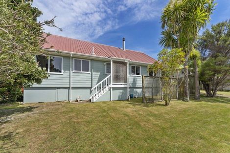 Photo of property in 2 Seagull Place, Whitby, Porirua, 5024