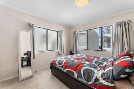 Photo of property in The Haven, 22/120 Beach Haven Road, Beach Haven, Auckland, 0626