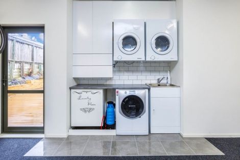 Photo of property in 90 Kirton Drive, Riverstone Terraces, Upper Hutt, 5018