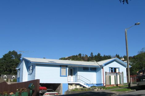 Photo of property in 3 Waipuna Grove, Stokes Valley, Lower Hutt, 5019