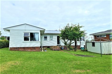 Photo of property in 11 Heath Avenue, Northcote, Auckland, 0627