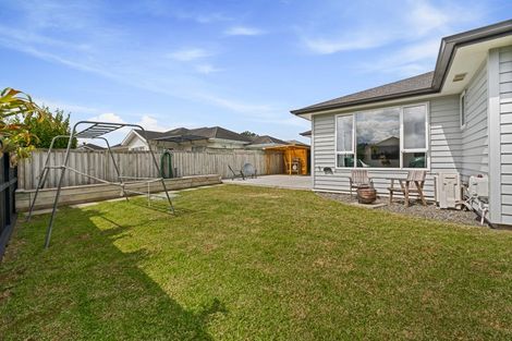 Photo of property in 1 Aporo Drive, Kumeu, 0810