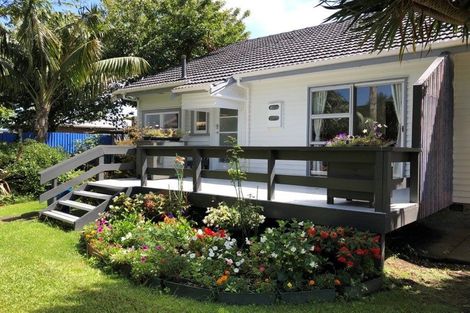 Photo of property in 18 Yeovil Road, Te Atatu Peninsula, Auckland, 0610