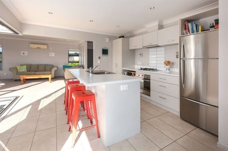 Photo of property in 2 Gennaker Lane, Whitby, Porirua, 5024