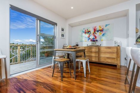 Photo of property in 15 Welland Place, Hillcrest, Auckland, 0627